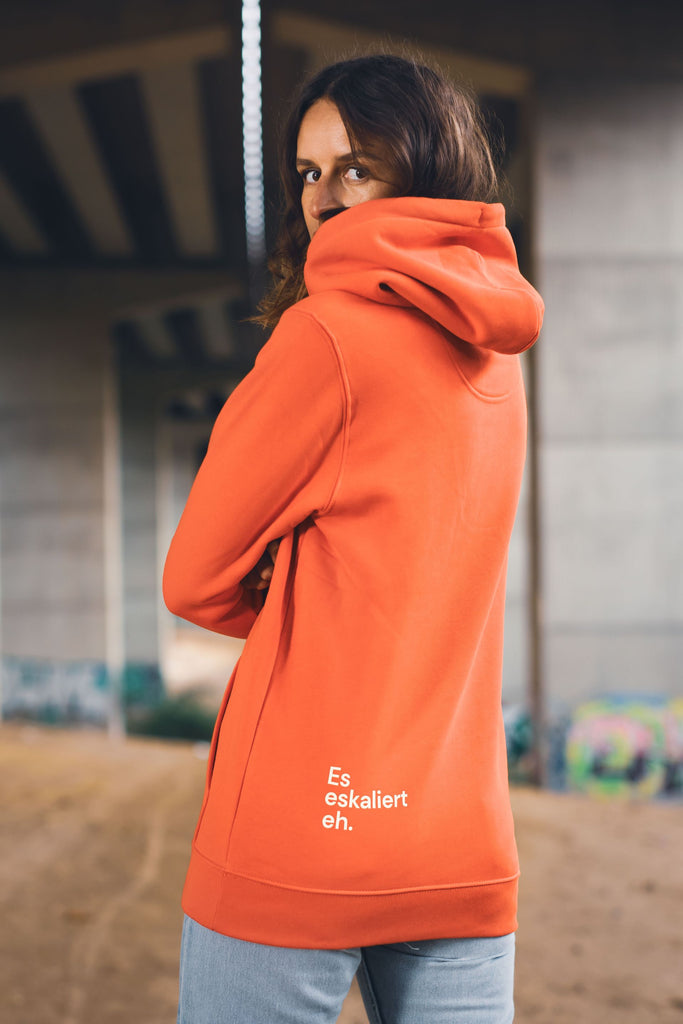 „Es eskaliert eh“ Unisex Organic Hoodie
